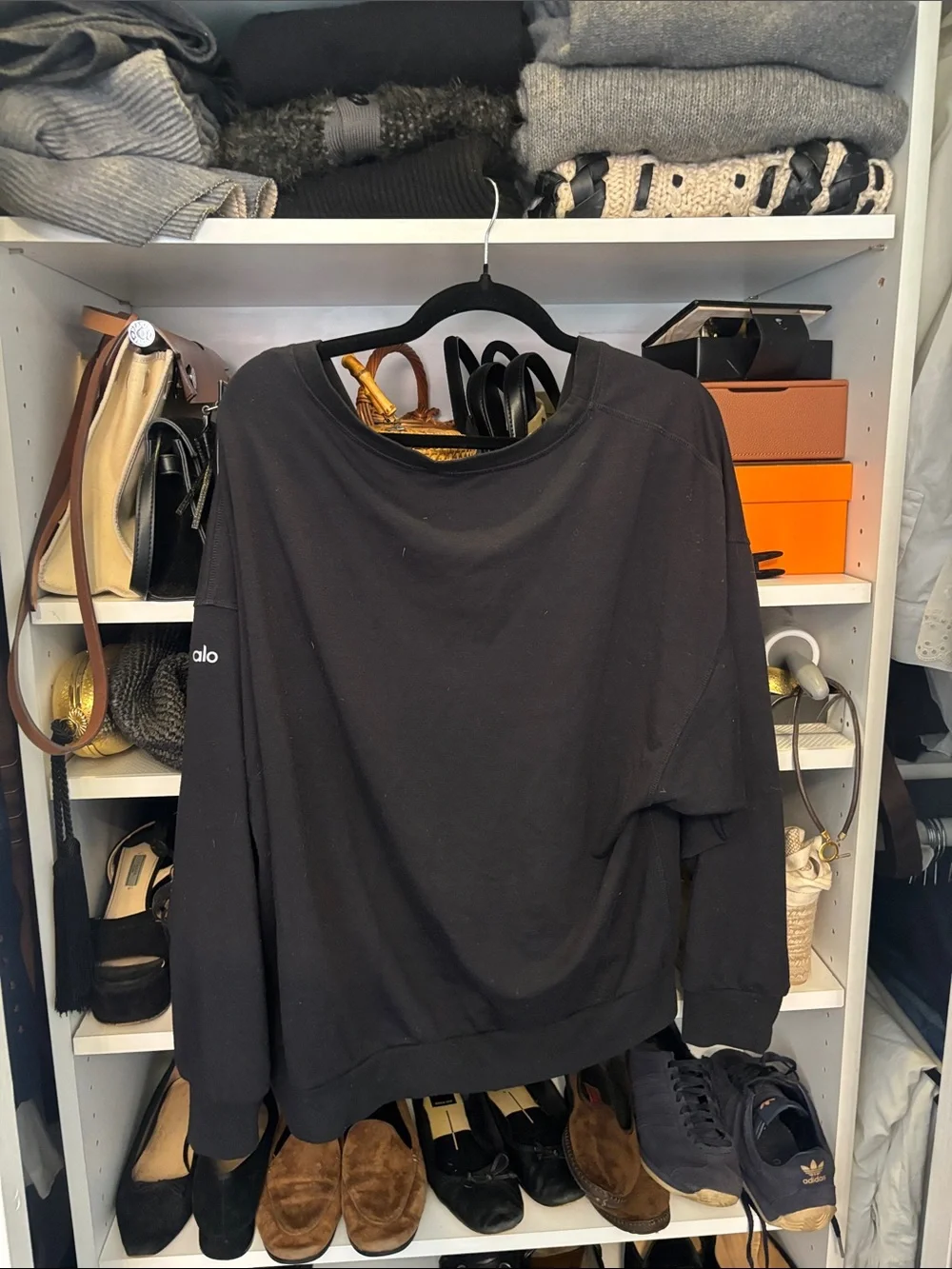 Alo Yoga Black Sweatshirt Size Medium